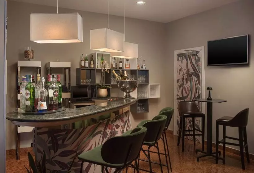 فندق NH La Spezia