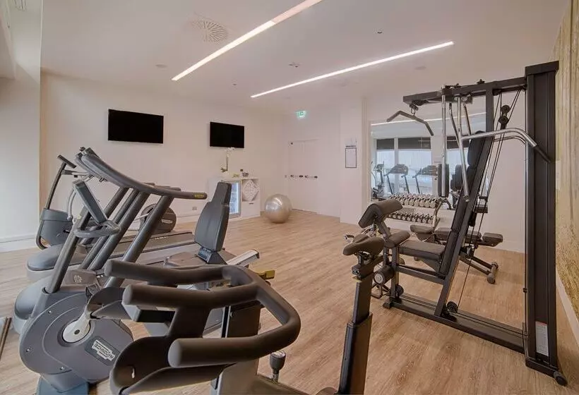 فندق NH La Spezia