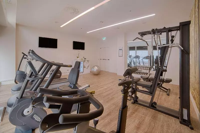 فندق NH La Spezia