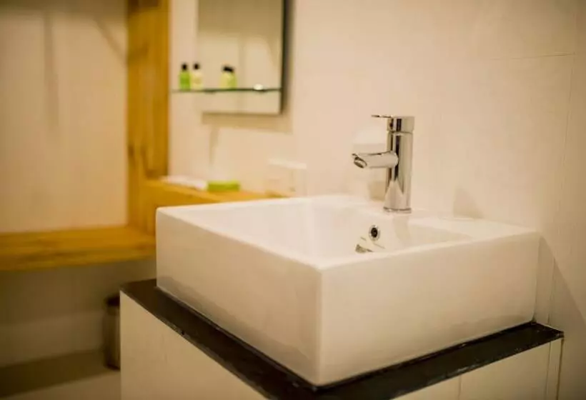 هتل Rasdhoo Atoll Residence