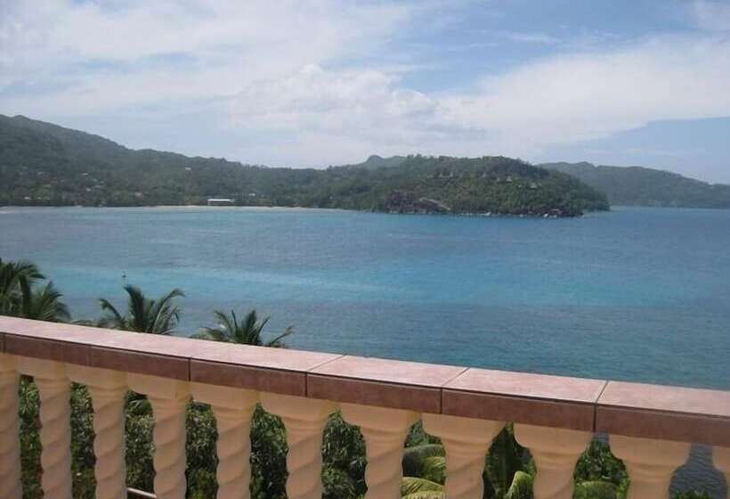 هتل Bay View Villa