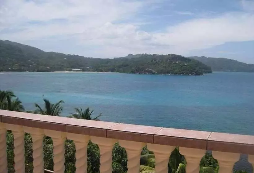 هتل Bay View Villa