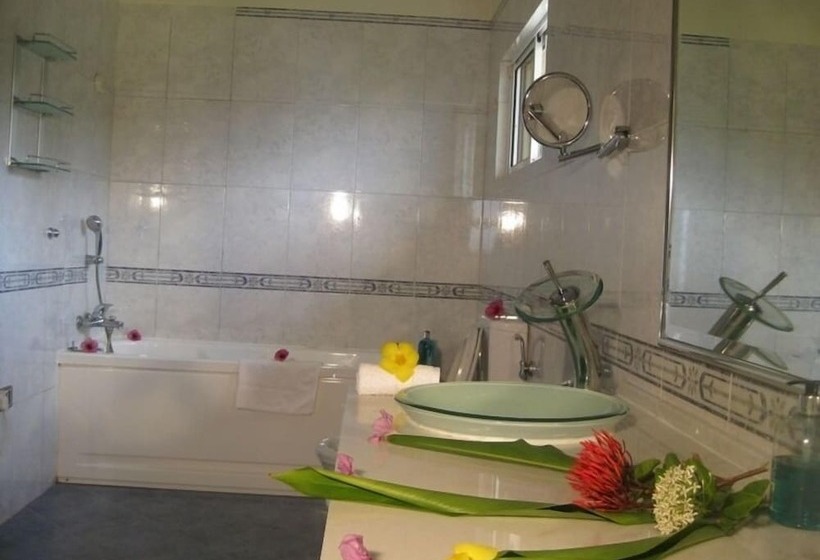 هتل Bay View Villa