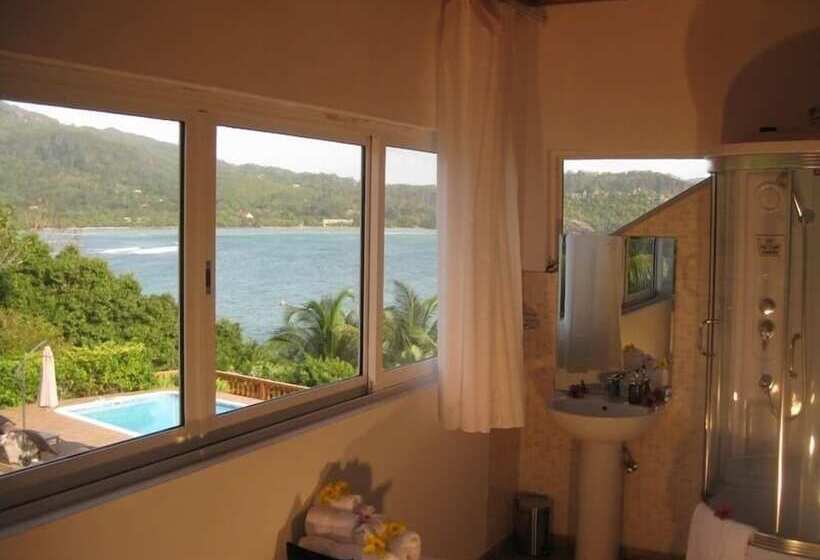 هتل Bay View Villa