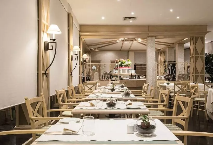 Flyon Hotel & Conference Center