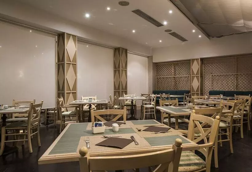 Flyon Hotel & Conference Center