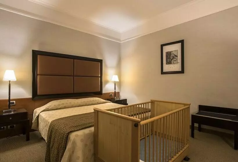 Flyon Hotel & Conference Center