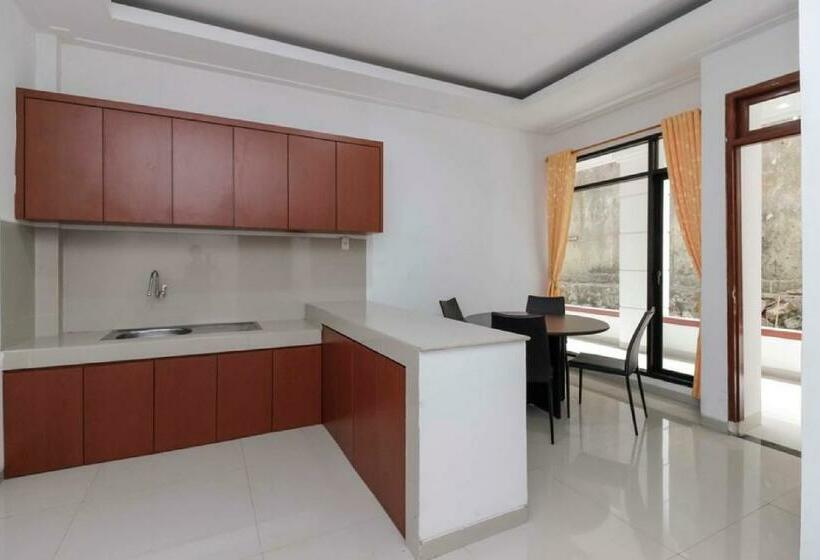 בית מלון כפרי Reddoorz Premium @ Gandaria Jagakarsa