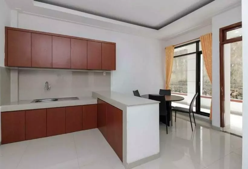 ホテル Reddoorz Premium @ Gandaria Jagakarsa