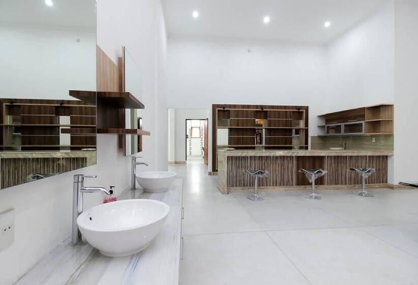 בית מלון כפרי Reddoorz Premium @ Gandaria Jagakarsa