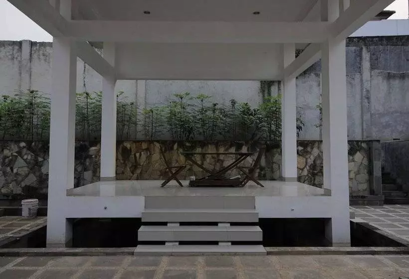 ホテル Reddoorz Premium @ Gandaria Jagakarsa