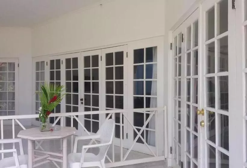 Beachcomber Club Resort