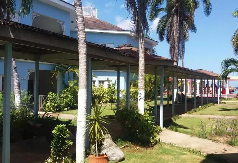 Beachcomber Club Resort