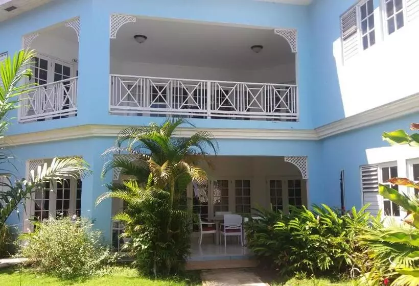 Beachcomber Club Resort