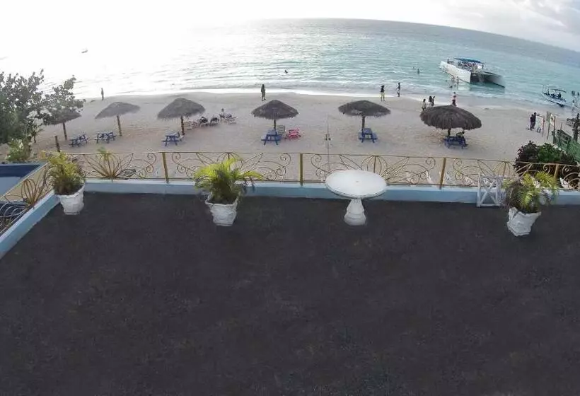 Beachcomber Club Resort