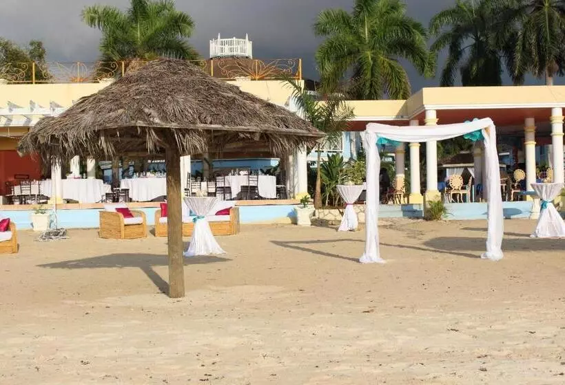 Beachcomber Club Resort
