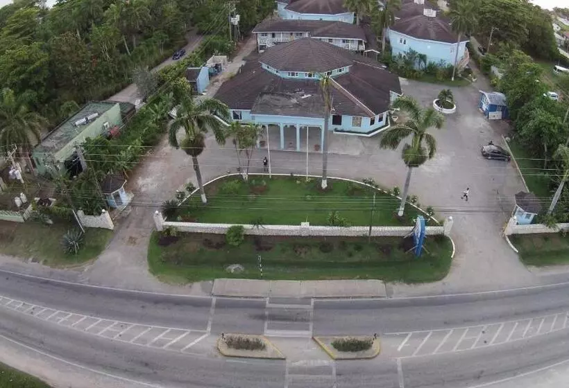 Beachcomber Club Resort