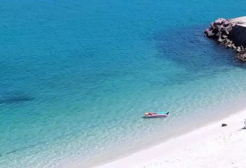 Club Cantamar Beach Hotel & Marina