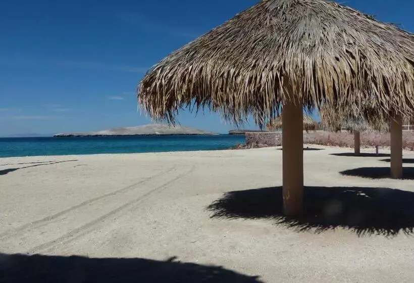 Club Cantamar Beach Hotel & Marina