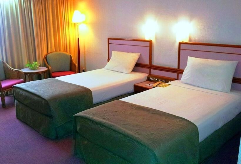 בית מלון כפרי Grand Continental Kuantan