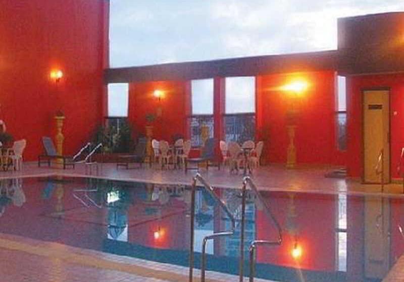 בית מלון כפרי Grand Continental Kuantan