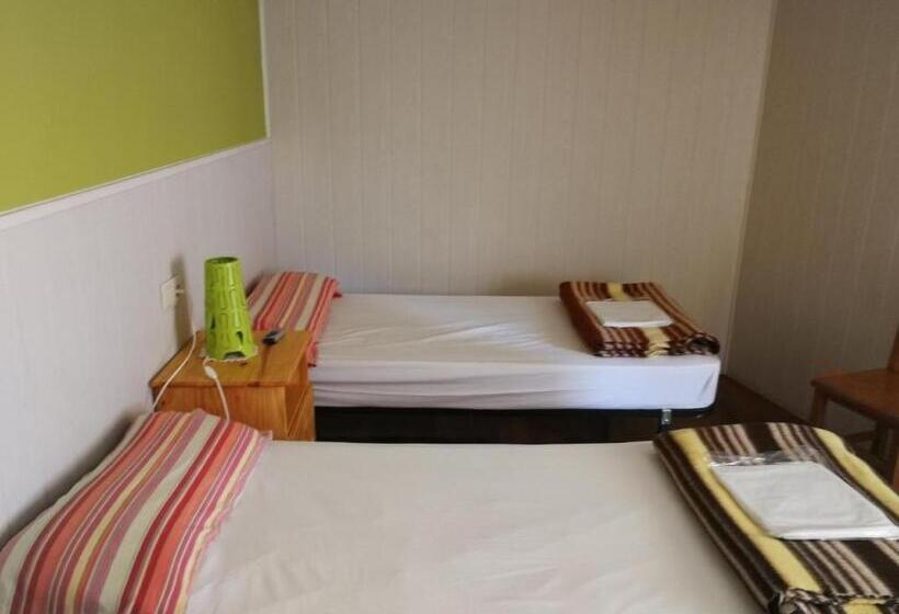 La Bodega Del Camino Aka Albergue On Thele