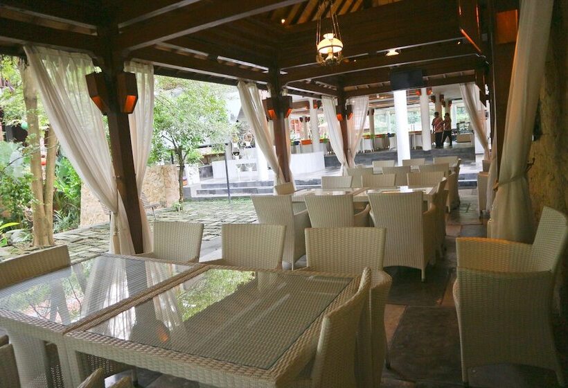 בית מלון כפרי Grand Mega Resort And Spa Cepu