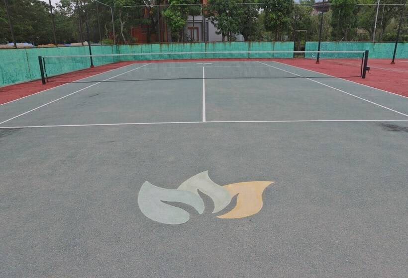 בית מלון כפרי Grand Mega Resort And Spa Cepu