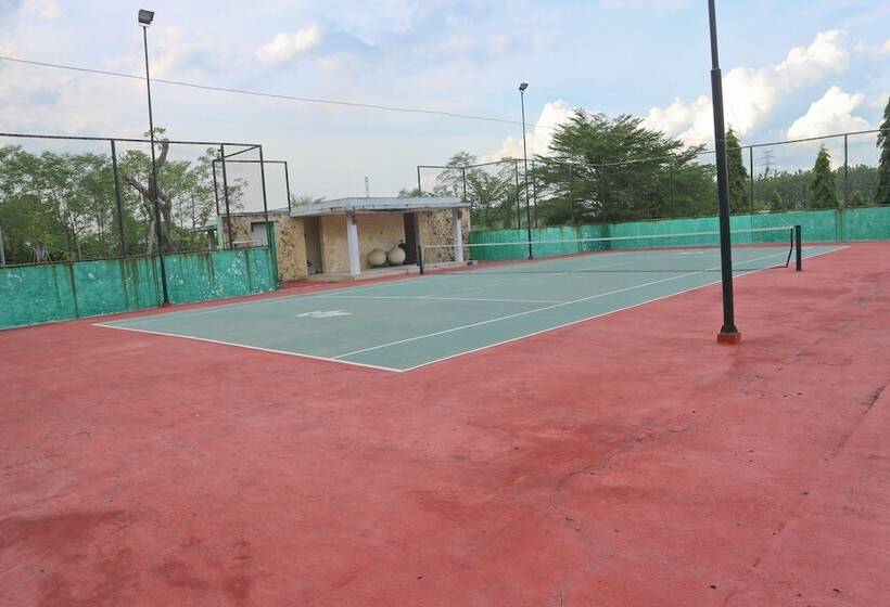 בית מלון כפרי Grand Mega Resort And Spa Cepu