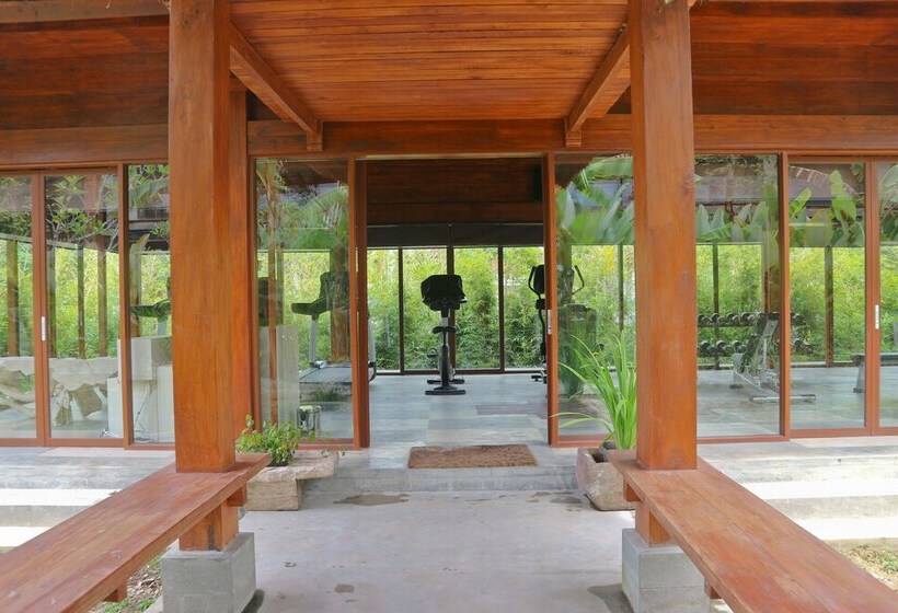 בית מלון כפרי Grand Mega Resort And Spa Cepu