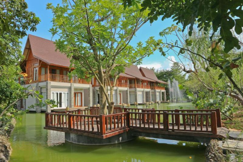 בית מלון כפרי Grand Mega Resort And Spa Cepu