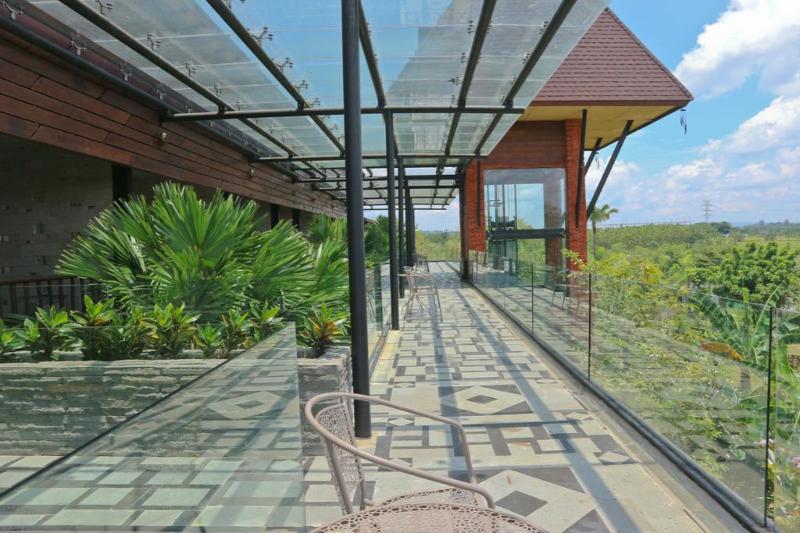 בית מלון כפרי Grand Mega Resort And Spa Cepu