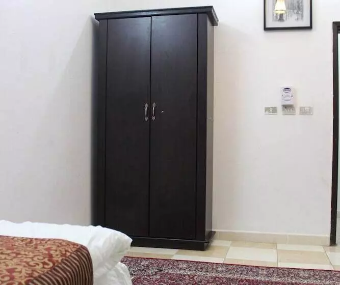 Al Eairy Furnished Apartments Al Baha 4