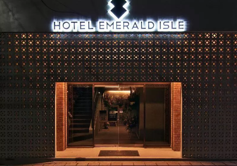 هتل Emerald Isle Ishigakijima