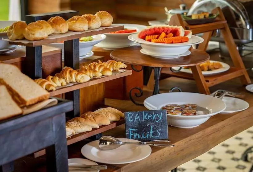 هتل The Embassy Angkor Resort & Spa