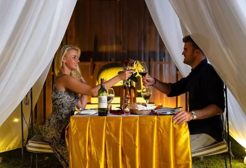 هتل The Embassy Angkor Resort & Spa