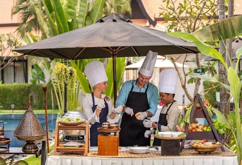 هتل The Embassy Angkor Resort & Spa