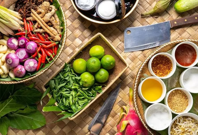 هتل The Embassy Angkor Resort & Spa