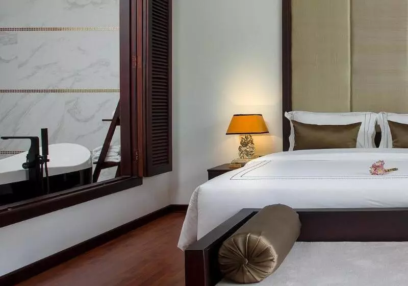 هتل The Embassy Angkor Resort & Spa