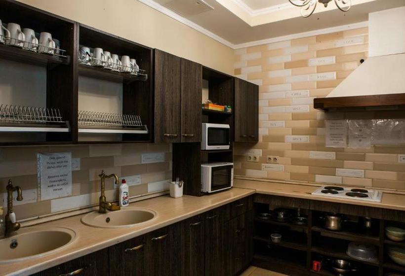 Nereus Hostel Near Kremlin