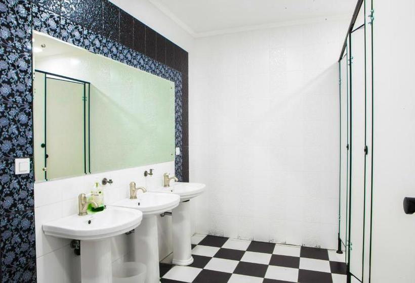 Nereus Hostel Near Kremlin