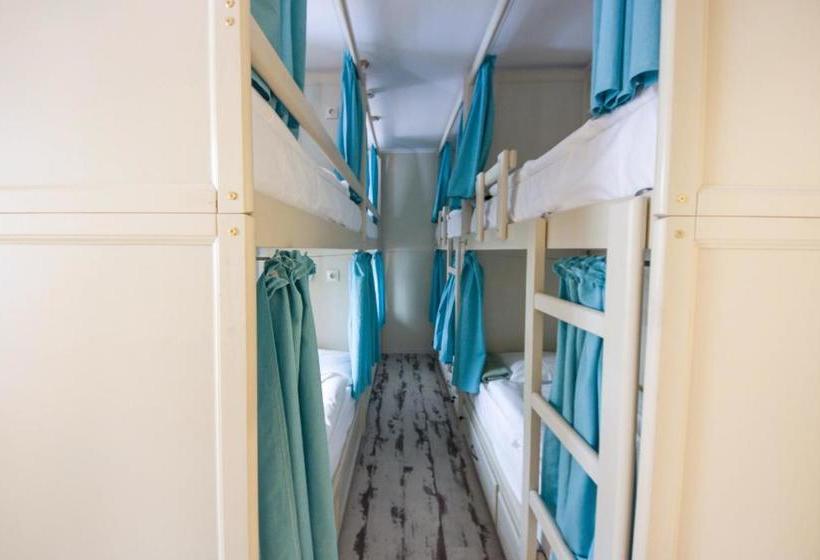 Nereus Hostel Near Kremlin