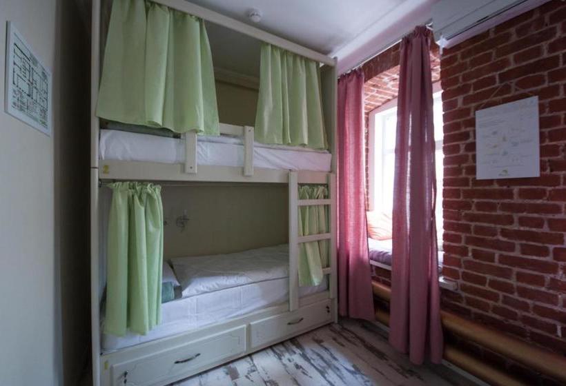Nereus Hostel Near Kremlin