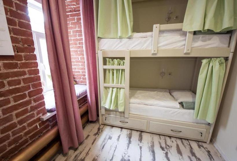 Nereus Hostel Near Kremlin