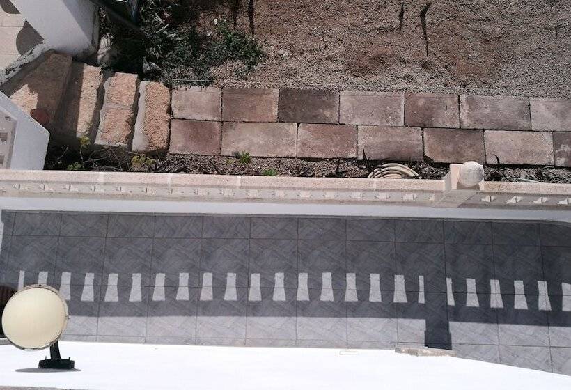 پانسیون Holiday Home Emblema