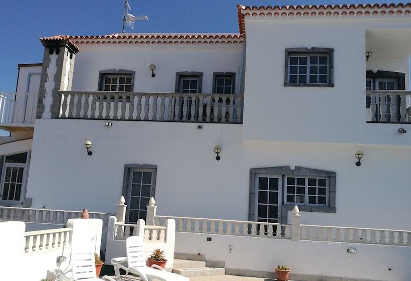 پانسیون Holiday Home Emblema