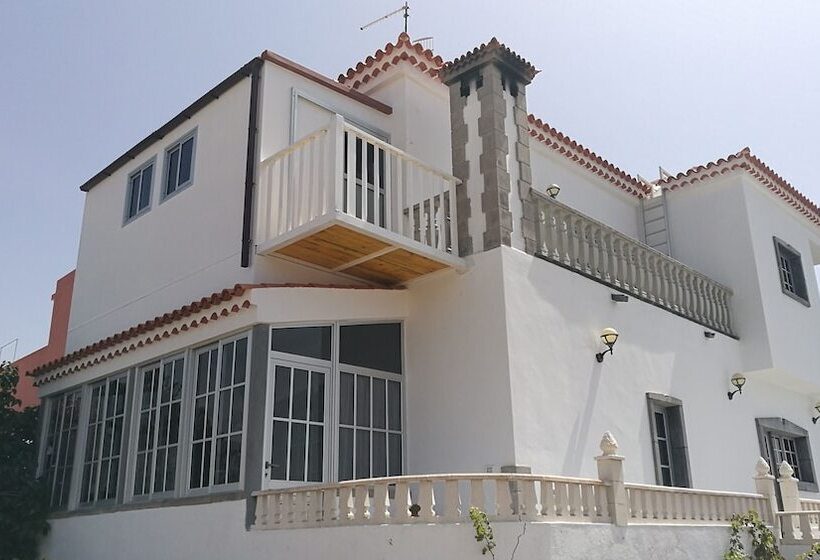 پانسیون Holiday Home Emblema