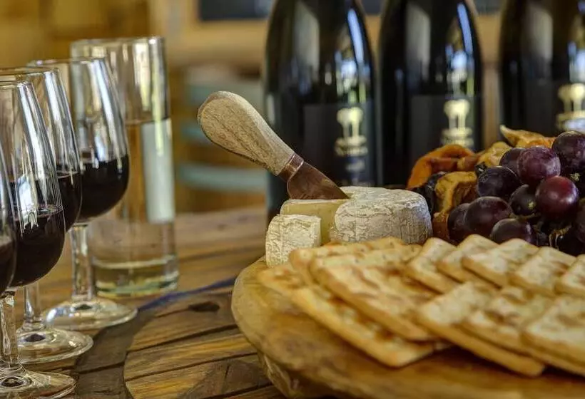 پانسیون Neuras Wine & Wildlife Estate