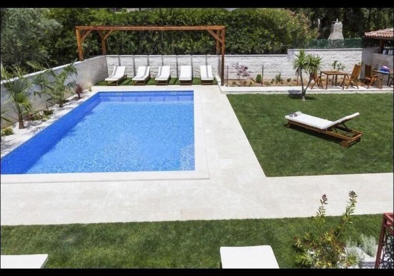 پانسیون Villa Mediterranea