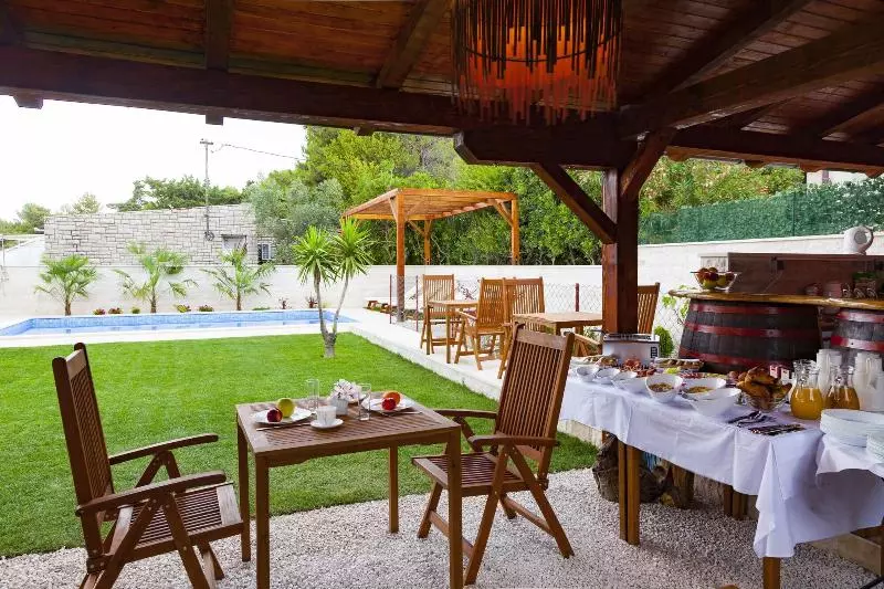 پانسیون Villa Mediterranea